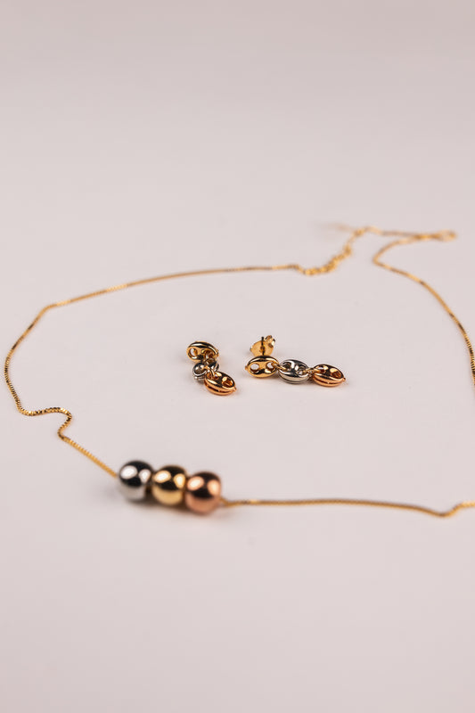 The UNE, DEUX, TROIS NECKLACE