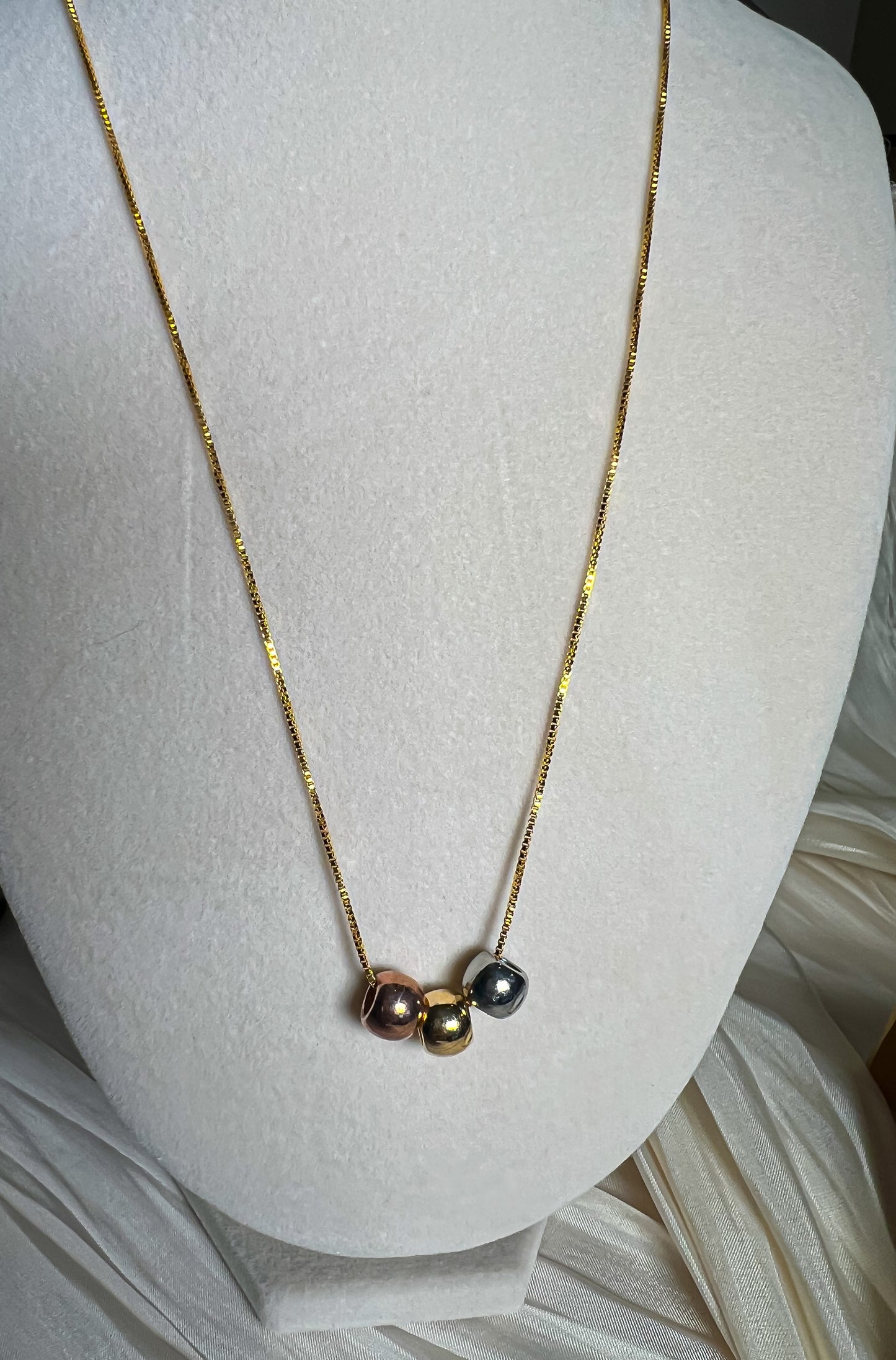 The UNE, DEUX, TROIS NECKLACE